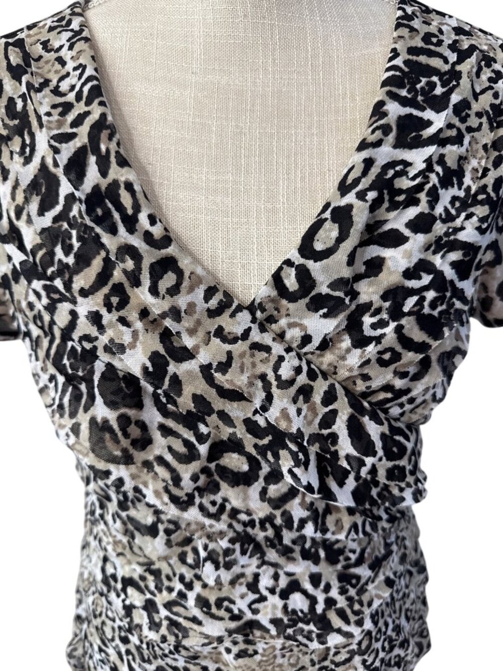 Style & Co Leopard Print V-Neck Short Sleeve Ruched Top Size L - Picture 4 of 8